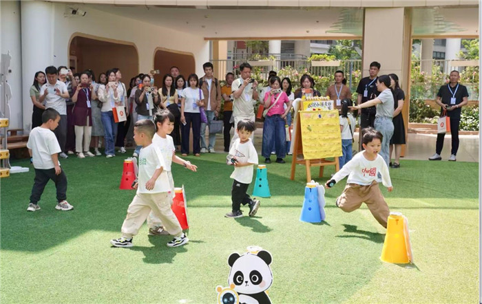 PG电子网站：AI赋能教育提质增效阿尔法蛋亮相第87届中国教育装备展(图5)