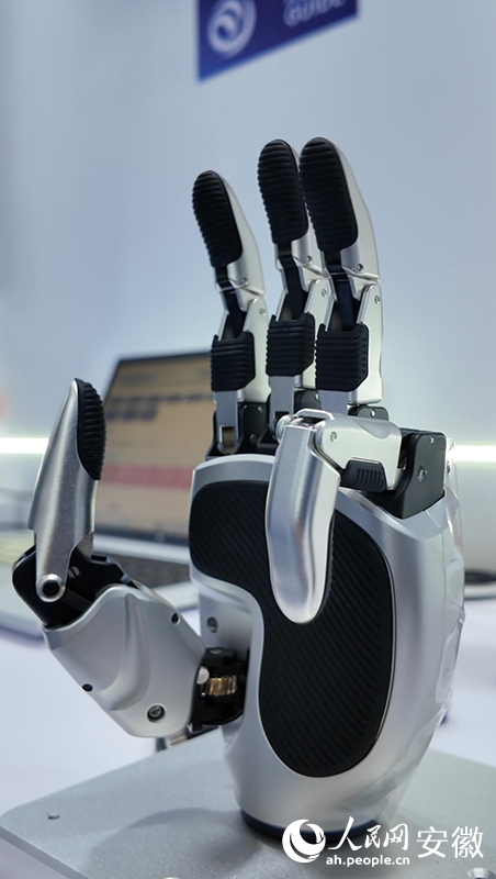 京灵智康“灵巧手”。人民网记者 陶涛摄