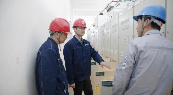 現場指導。卜厚績 攝