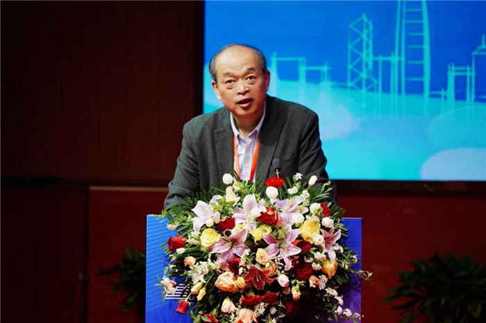 蕪湖高新企業協會會長、奇瑞股份原副總裁、奇瑞大學原執行校長李康致辭。
