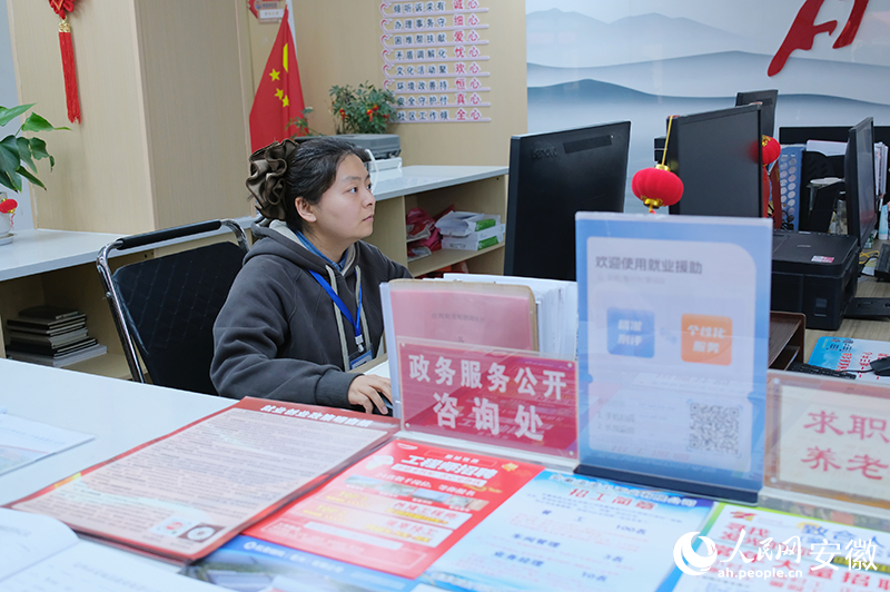 鲲鹏湖社区服务台。人民网 丁纪摄