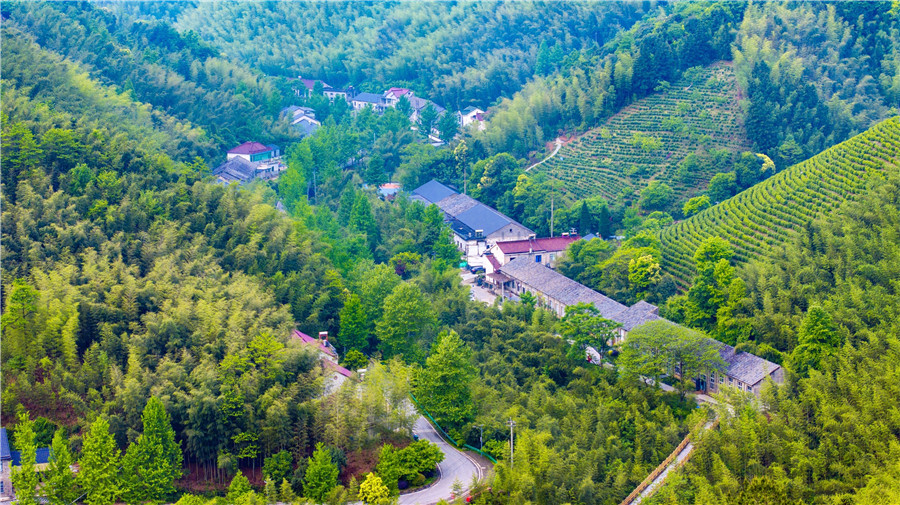 青山環繞的月克沖。廣德市委宣傳部供圖