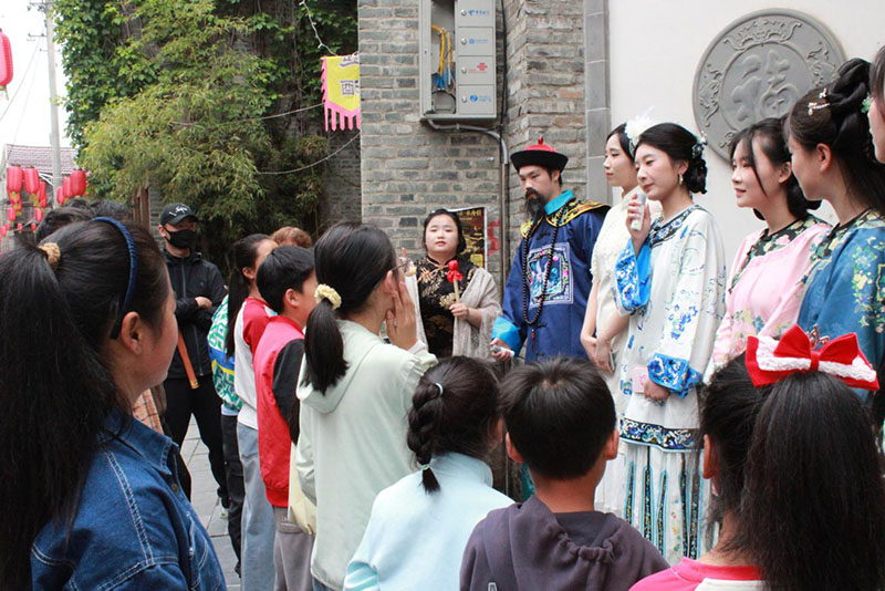运漕古镇沉浸式剧本游《九章奇幻录·米舟引》现场。吴婷 摄