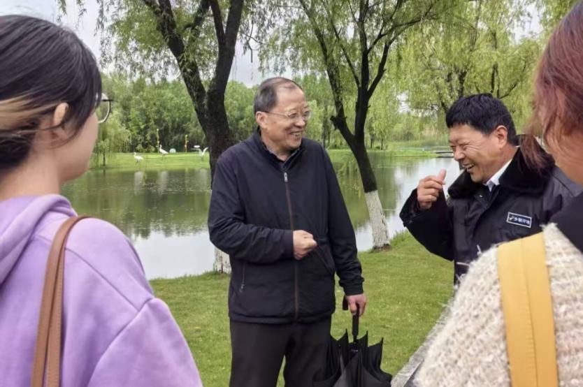 采访巡护员。张扬摄