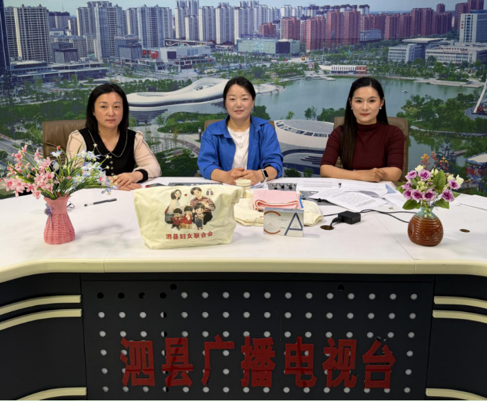 泗县和美乡村直播间母亲节专场直播现场。李婷 摄