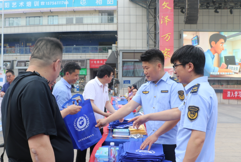 5月12日，相山区应急管理局组织开展主题集中宣传活动。王先锋摄