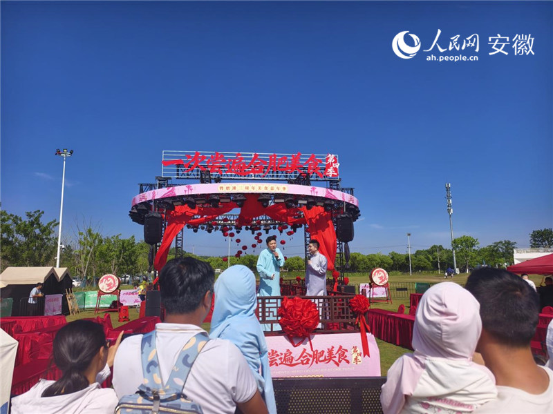 活动现场文艺表演。人民网 陶伟摄