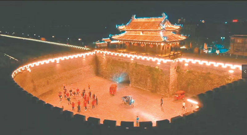 寿县古城夜景。