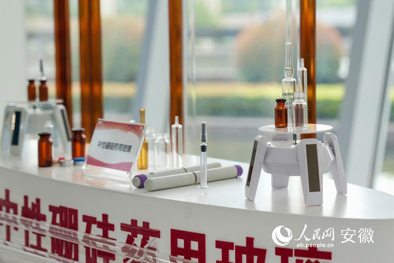 中性硼硅药用玻璃。人民网记者 苗子健摄
