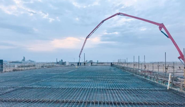 中國化學三化建承建的新疆昊源核心變電所主體框架封頂