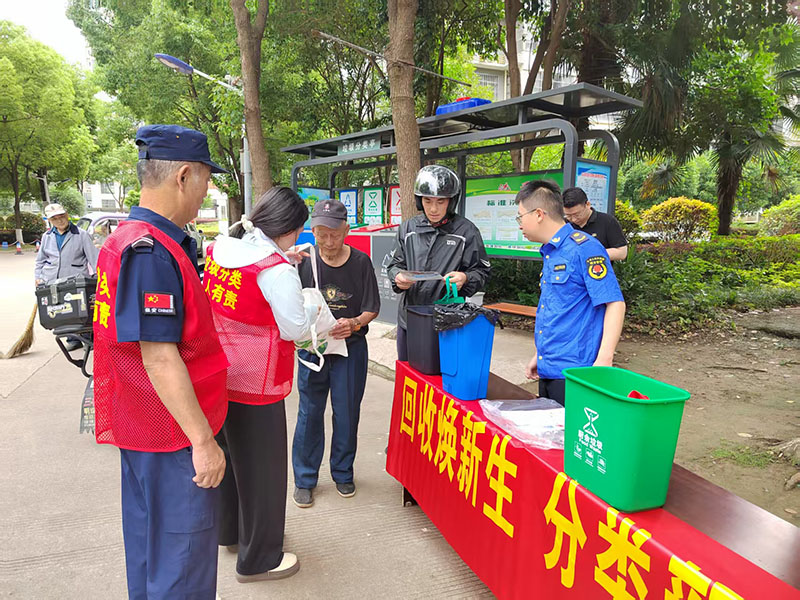 垃圾分類進小區宣傳活動。