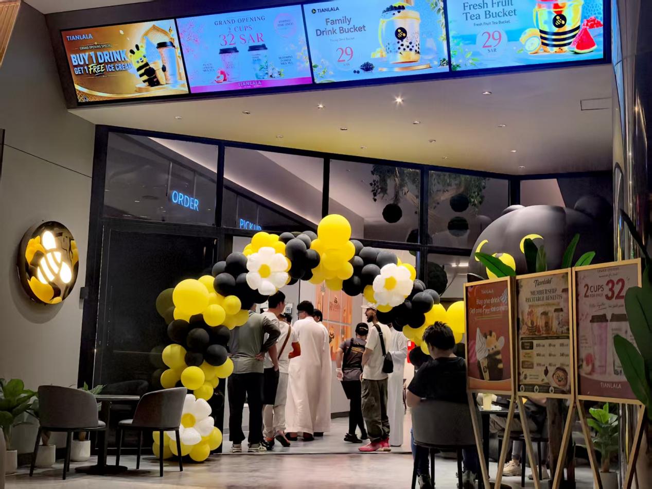 甜啦啦沙特門店·夜間消費。甜啦啦供圖