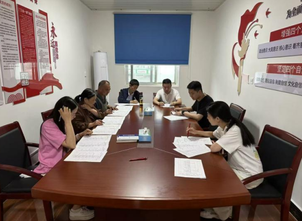 农贸市场“巷阳红”党群服务中心开展“季度评选”活动