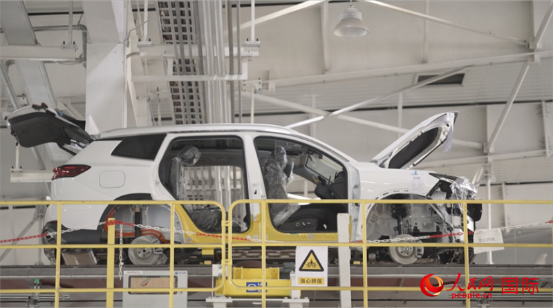 奇瑞車間正在生產出口海外的新能源汽車。人民網 趙夢瑩攝