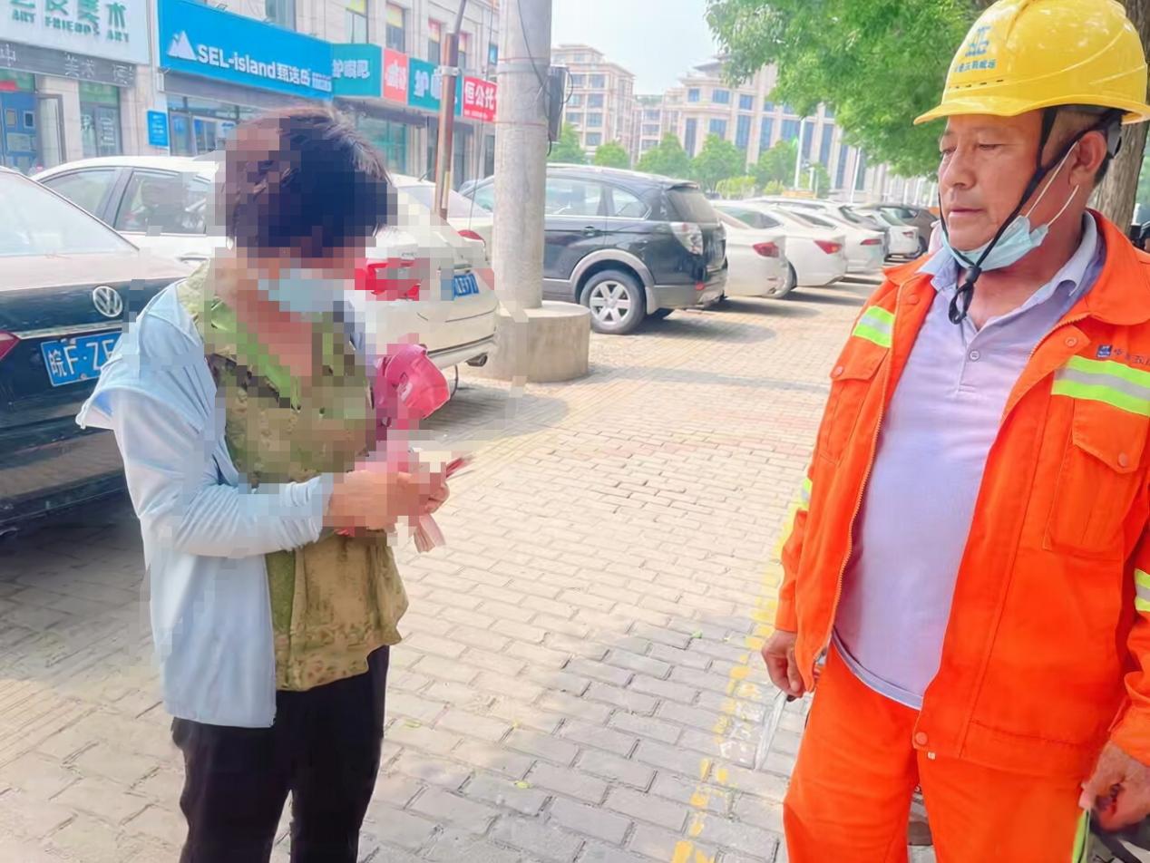现场归还现金。 受访者供图