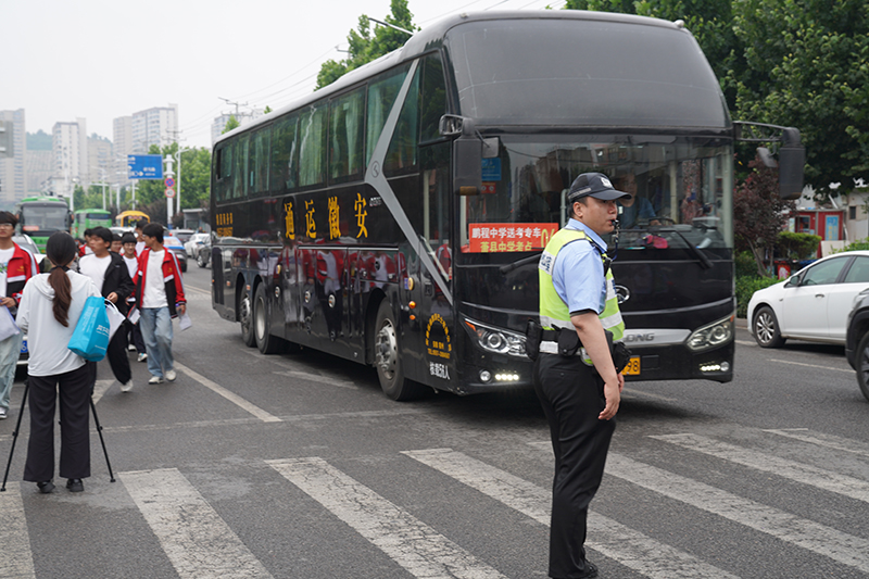 保障道路通行井然有序