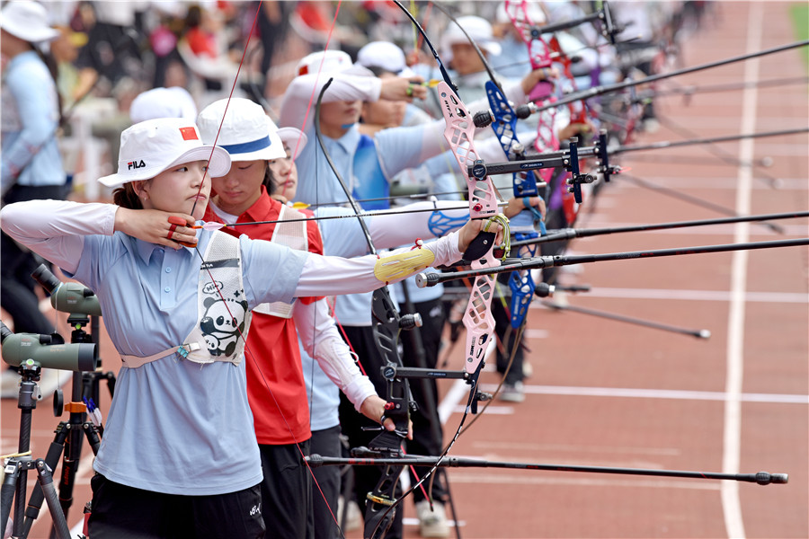参赛选手在2026年全国射箭奥林匹克项目锦标赛女子反曲弓70米排名赛中竞技。