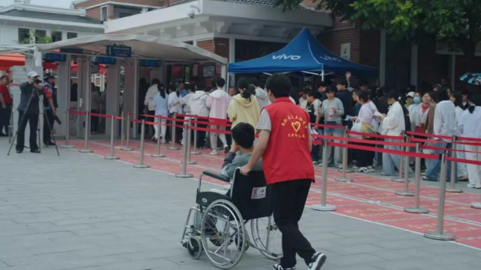 志愿者服务残疾考生