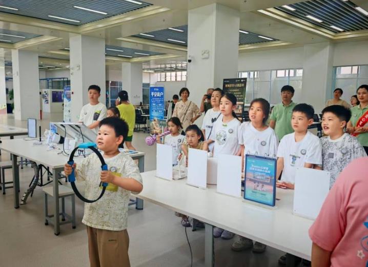 合肥五里墩厅爱心翼站。