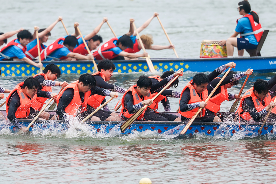 龙舟竞渡，破浪争先。中新苏滁高新区管委会供图