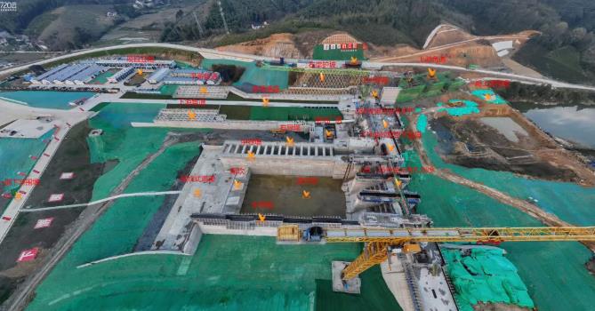 利用无人机AI飞巡720°云拍功能捕捉的凤凰山水库建设现场。