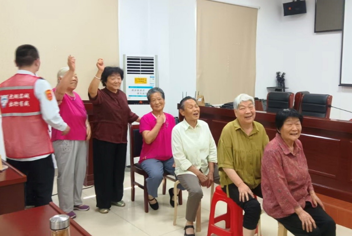 安全宣讲进社区，暖心守护“银发族”。