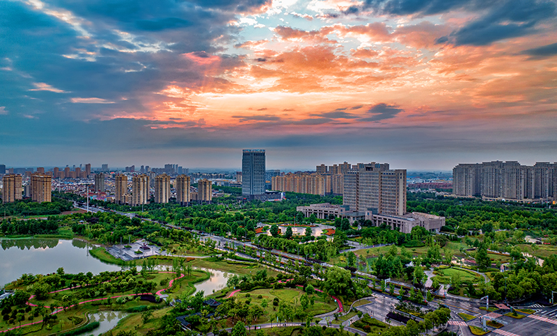 俯瞰明光市城区。胡万里摄