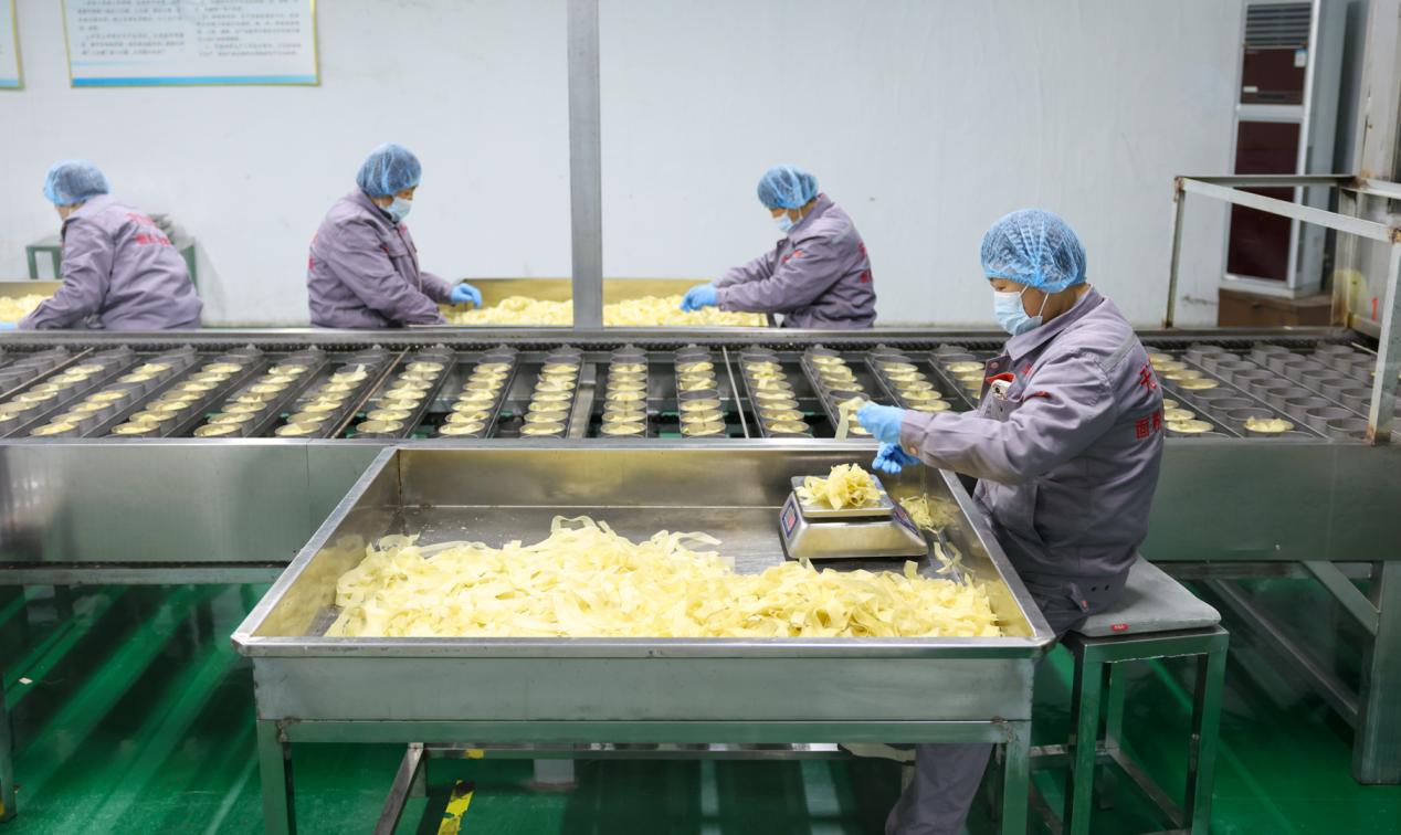 淮北旭源食品有限公司烫面生产企业产销两旺。陈文骁摄
