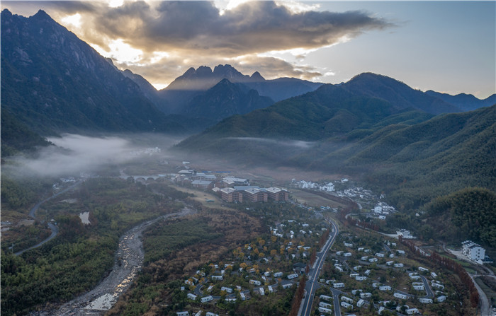 黄山西大门房车基地。周小川摄