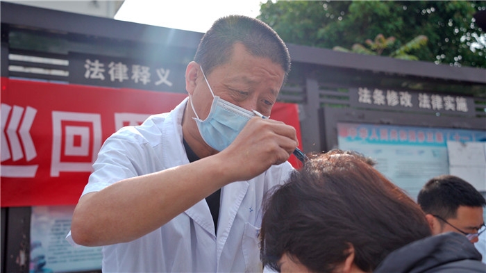 巡回诊疗。