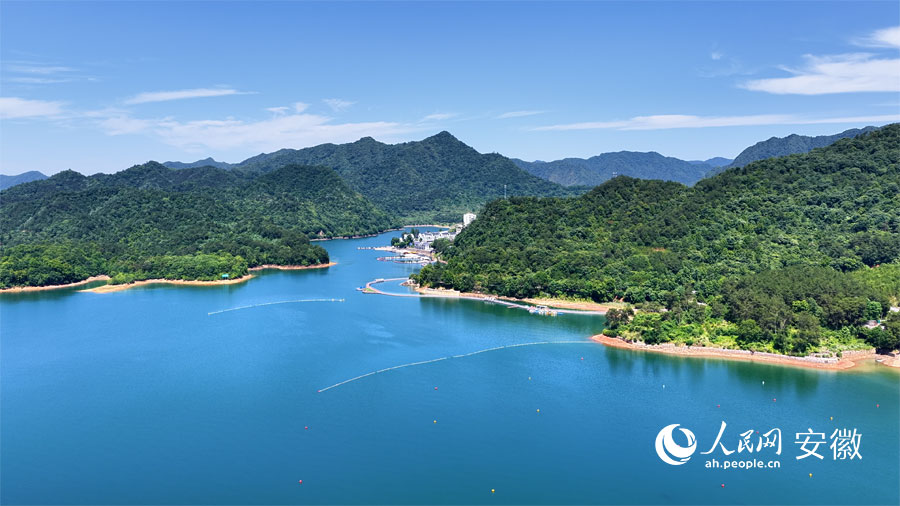 太平湖畔，山水画卷。人民网 郭昊摄