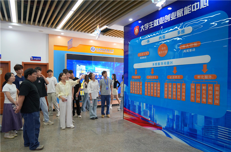 走进芜湖职业技术大学示范赋能站点。芜湖市人社局供图