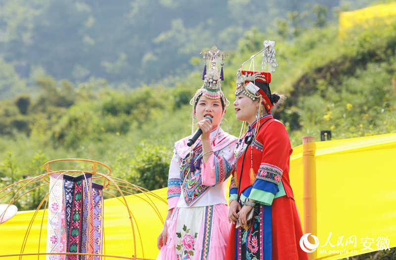 畲族&ldquo;三月三&rdquo;对唱山歌。人民网记者 张俊摄