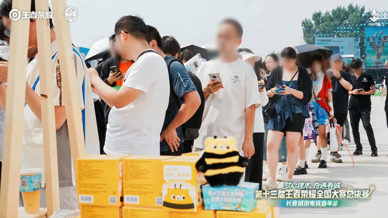 甜啦啦饮品派发现场。