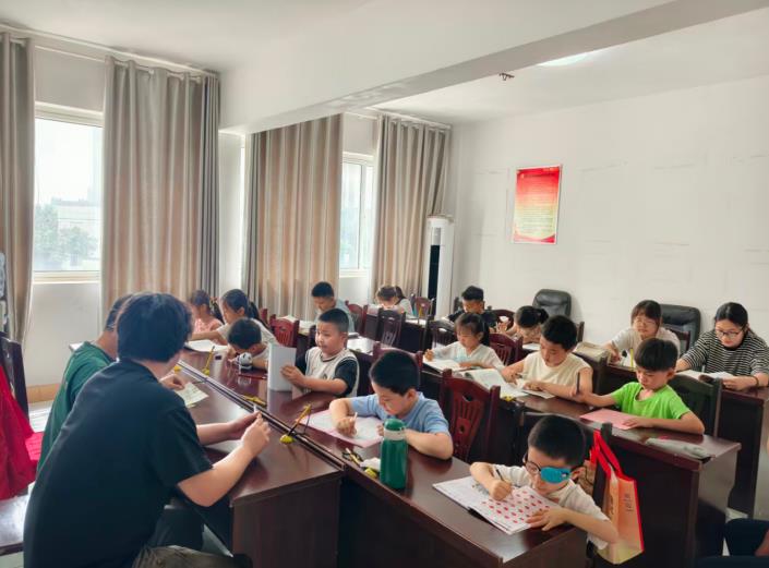 泗县北关社区暑期托管班活动现场。李阳摄