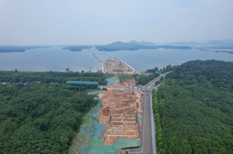 G236平天湖隧道及连接线工程02标。赵晨怡摄