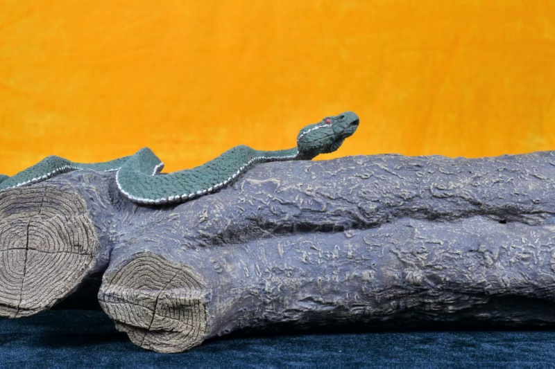 作品《小青蛇》在第九届安徽省陶瓷艺术精品展暨第六届安徽省“徽瓷奖”陶瓷艺术大赛中荣获金奖。