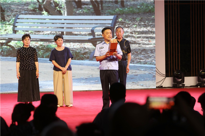 小品《警民同心反电诈》。黄鹤鸣摄