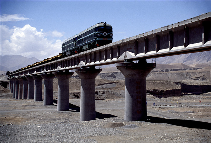 青藏铁路昆仑河二号桥 。中铁四局供图