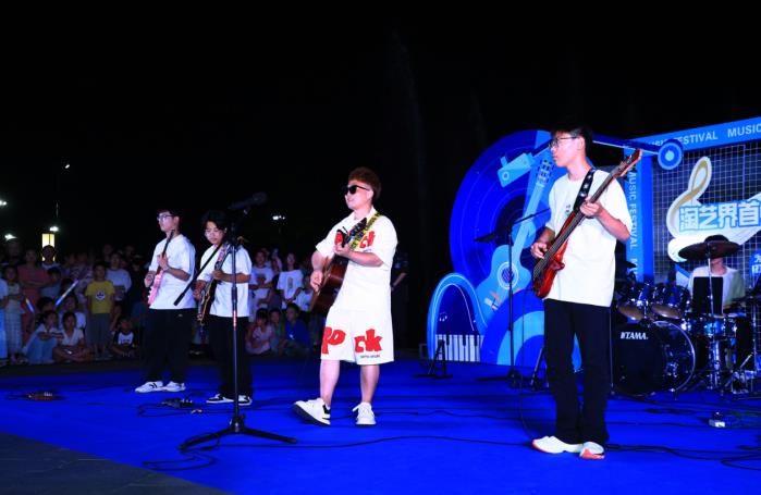 演出现场。