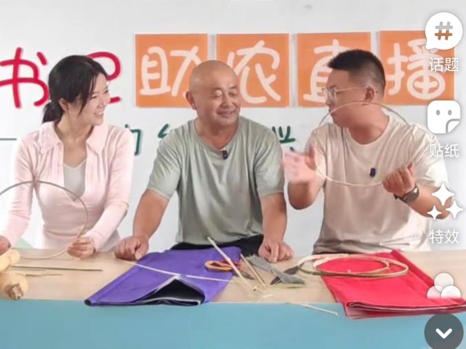 传统纸扎龙灯制作技艺直播。