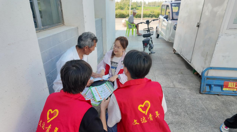 暑期社会实践团走进九联村