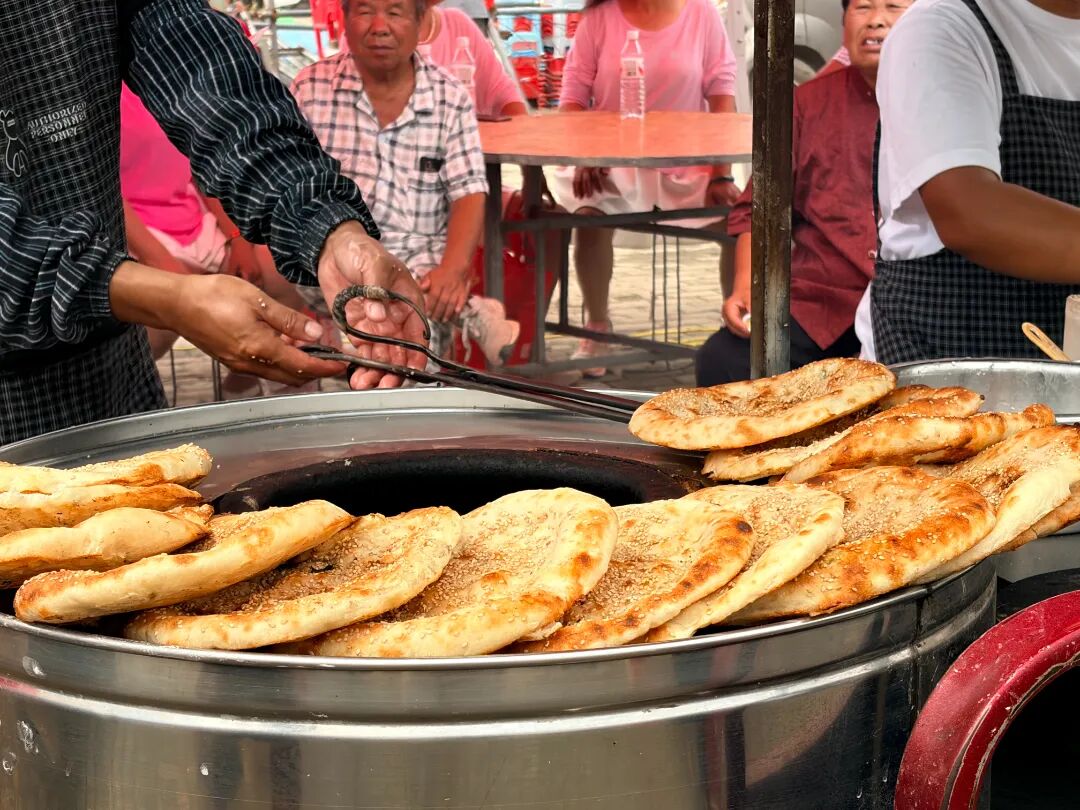 瓦店特色美食燒餅。臨泉縣委宣傳部供圖