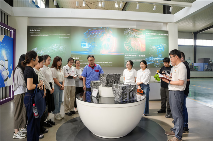 滁州市全椒县中青年干部赴悦达实业，围绕企业发展开展调研解难题。