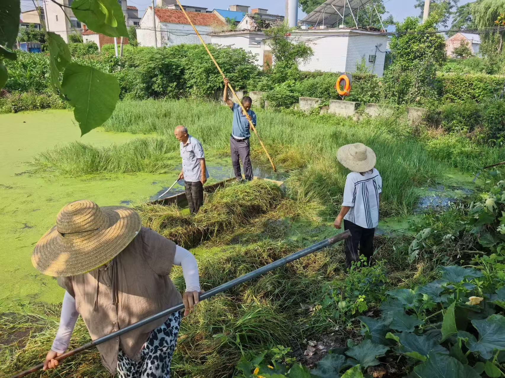 河道清淤疏浚。