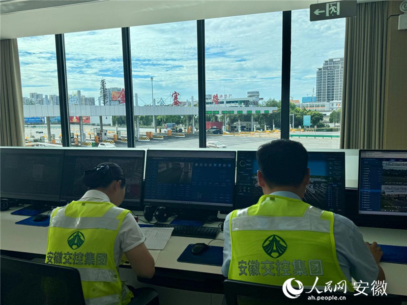 合肥金寨路收费站“皖美云舱”二楼的“数智服务平台”。 人民网记者 吕欢欢摄