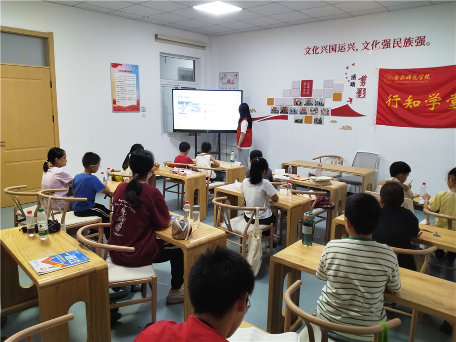 新时代文明实践中心行知学堂暑托班开展科普小课堂。