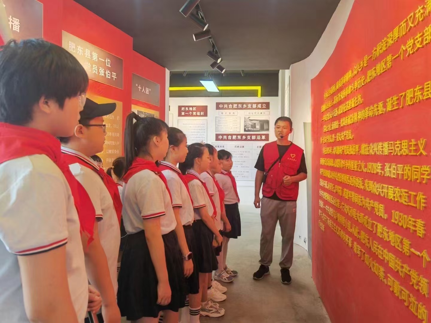 青少年在众兴社区开展研学活动。众兴社区供图