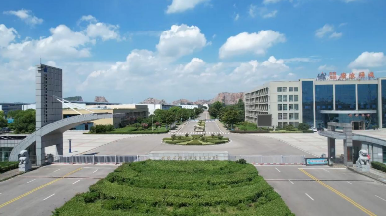 千斤顶智能装配线。 淮海实业集团供图