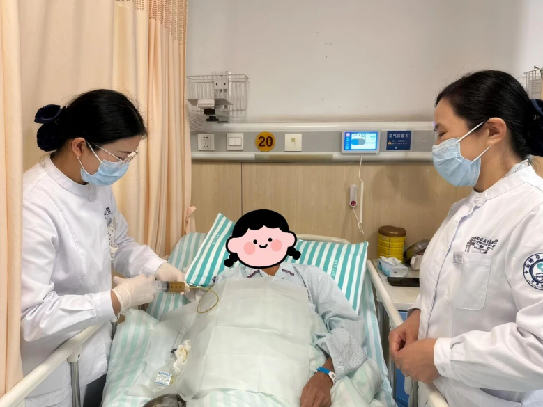 医护团队精心护理
